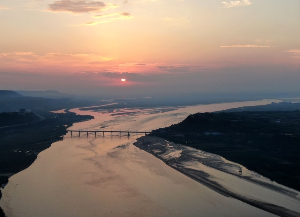  豫陜交界附近拍攝的黃河景色（2020年9月7日攝，無人機照片）。新華社記者 郝源 攝