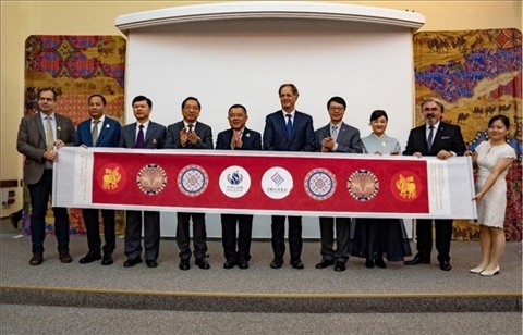 “絲路綺粲—中國絲綢藝術(shù)展”開幕式在匈牙利首都布達(dá)佩斯舉行。布達(dá)佩斯中國文化中心供圖