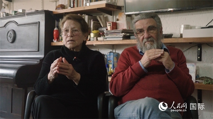 艾麗西亞·奧夫雷貢（左）和馬里奧·帕佐斯接受人民網(wǎng)專訪。人民網(wǎng)記者 張若涵攝