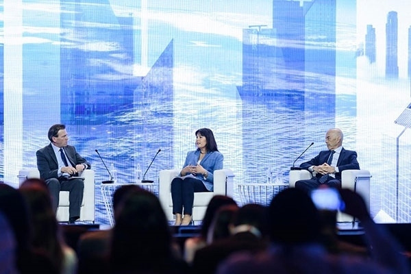 牛津大學(xué)研究全球化與發(fā)展問題的教授伊恩·戈?duì)柖。ㄓ乙唬┍硎?，全球格局的變化是結(jié)構(gòu)性的，各國特別是西方國家必須順應(yīng)變化。迪拜商會供圖