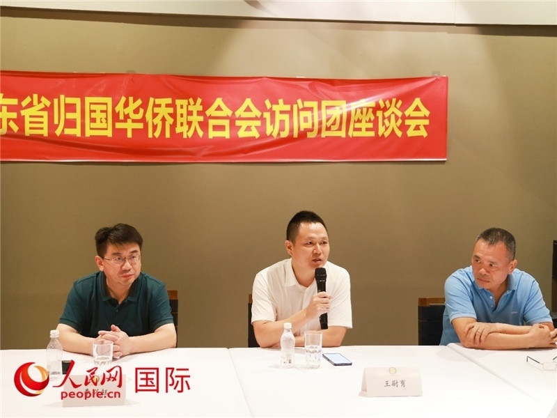 中國駐里約總領館副總領事王尉育（中）在座談會上致辭。人民網記者 陳海琪攝