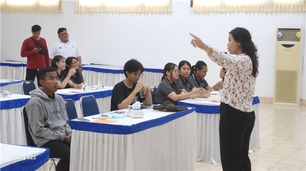 巴陵康孔子學(xué)院外方院長(zhǎng)普拉巴介紹孔子學(xué)院情況。主辦方供圖