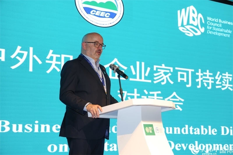 世界可持續(xù)發(fā)展工商理事會(huì)會(huì)長(zhǎng)兼主席貝德凱致辭。人民網(wǎng)記者任皓宇攝