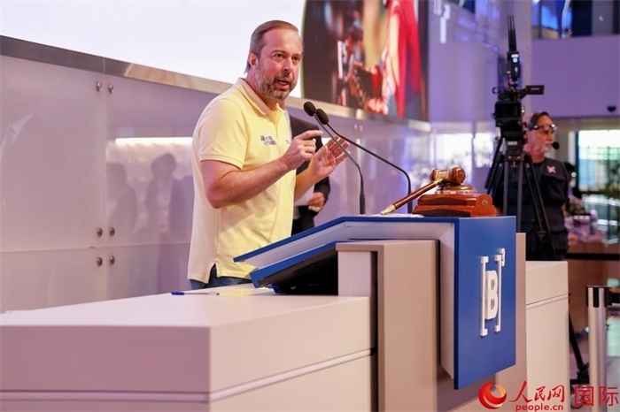 巴西礦產和能源部部長亞歷山大·西爾維拉發(fā)表致辭。人民網記者 宋亦然攝
