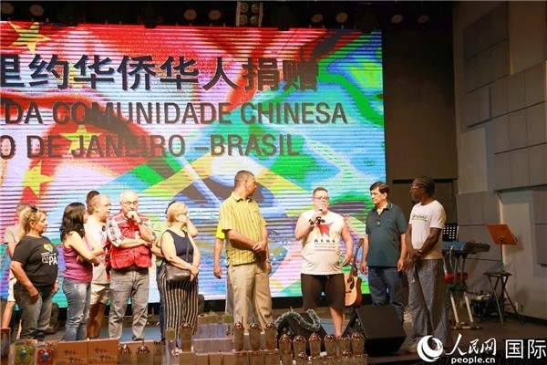 兒童殘障教育中心負責人胡里奧向捐贈方表示感謝。人民網記者 陳海琪攝