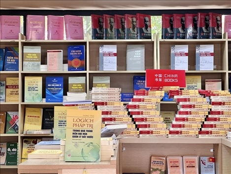 中國主題圖書亮相越南河內(nèi)書街。中國圖書進(jìn)出口（集團(tuán)）有限公司供圖
