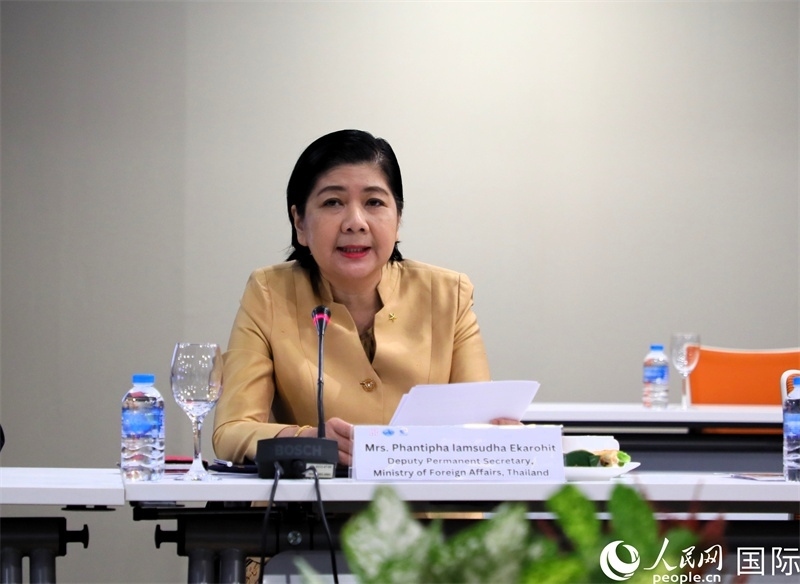 泰國外交部副次長潘提帕作主旨發(fā)言。人民網(wǎng)記者 白元琪攝
