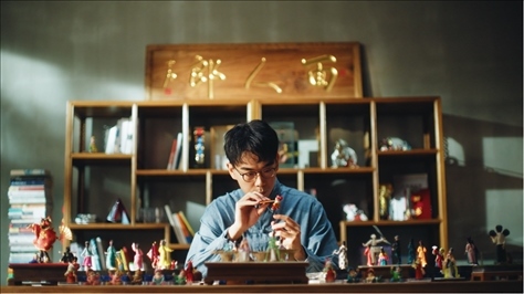 郎佳子彧通過短視頻直播，讓更多人關(guān)注并喜歡捏面人。受訪者供圖