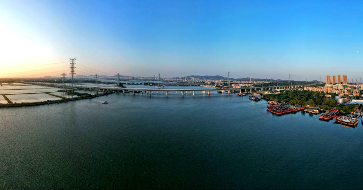 汕汕鐵路練特江大橋。國(guó)鐵集團(tuán)供圖