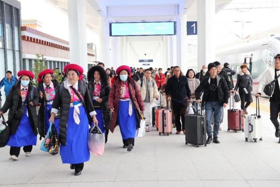 麗香鐵路開(kāi)通滿月，累計(jì)發(fā)送旅客超18萬(wàn)人次。受訪方供圖