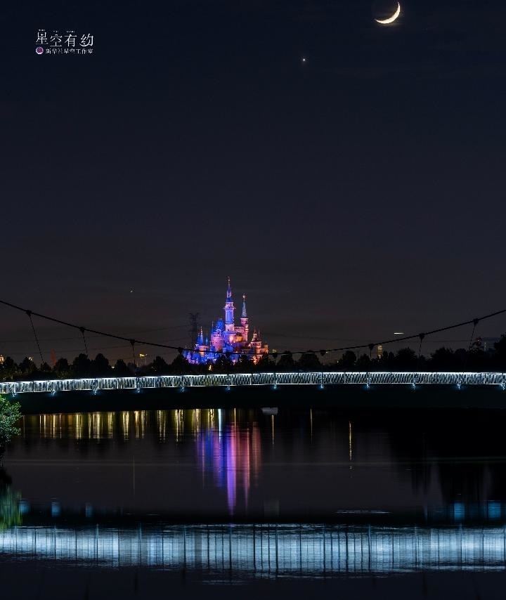 上海星空攝影愛(ài)好者陳悅?cè)A2023年5月23日在上海浦東拍攝的金星伴月。（本人供圖）