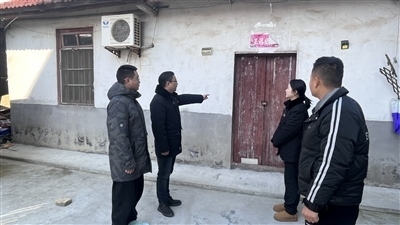  圖②：法官勘察訟爭房產(chǎn)。