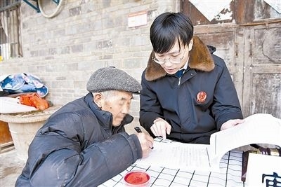 圖③:當事人簽署調解協(xié)議。