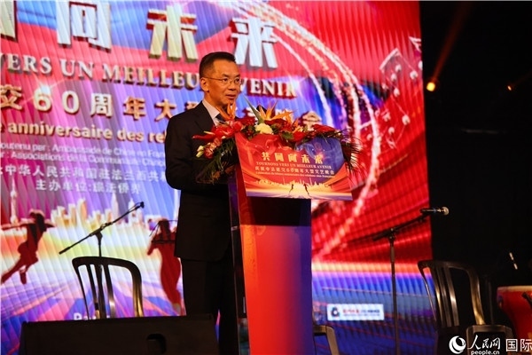 法國前總理拉法蘭出席晚會并致辭。 人民網(wǎng)記者 尚凱元 攝