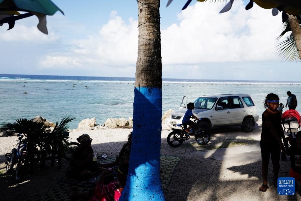 1月20日，當(dāng)?shù)厝嗽阼斠惶幒┬蓍e娛樂(lè)。新華社記者 王申 攝