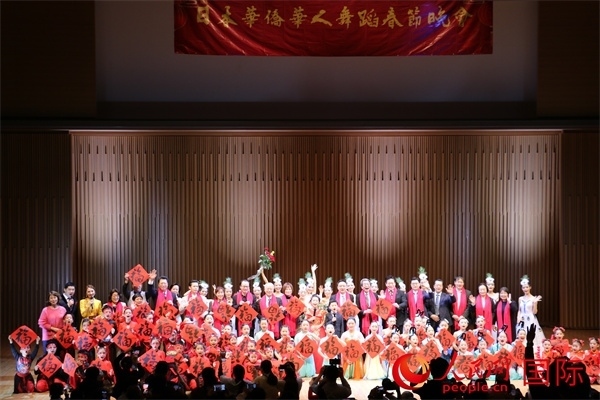 演職人員與嘉賓合影。人民網(wǎng) 許可攝