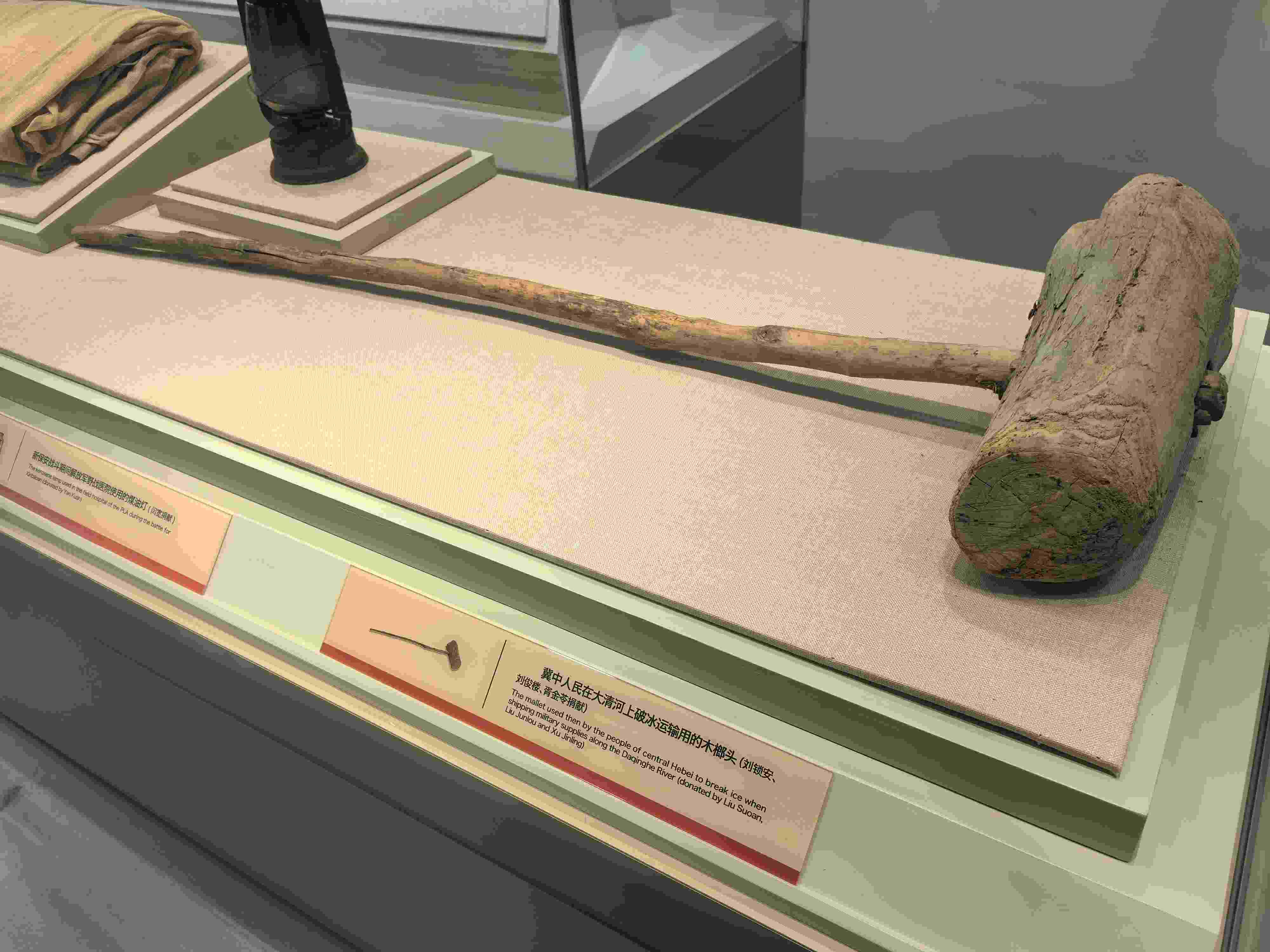 △冀中人民在大清河上破冰運輸用的木榔頭。（總臺央廣記者潘毅拍攝）