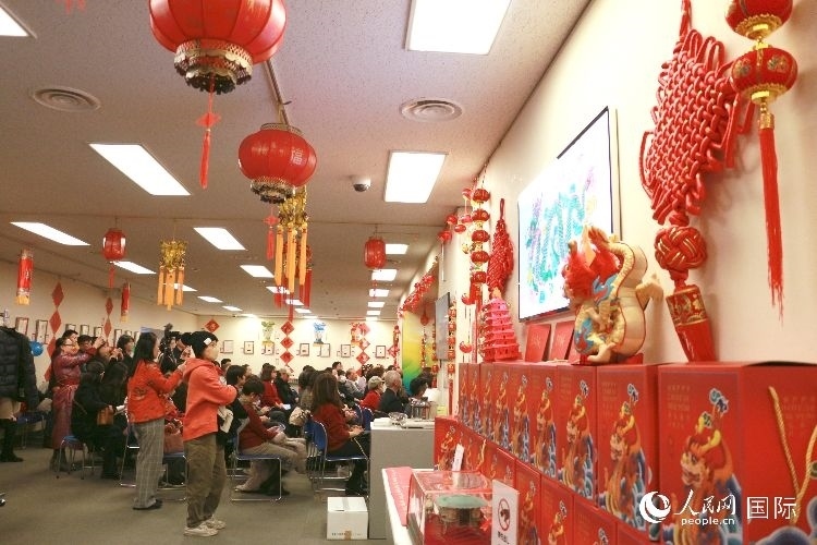 現(xiàn)場洋溢著濃郁的新春氛圍。人民網(wǎng) 許可攝