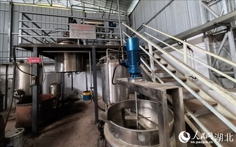 壩漆工業(yè)化量產(chǎn)設(shè)備。人民網(wǎng)記者 周雯攝