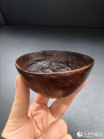 用橘子皮制成的碗。人民網(wǎng)記者 周雯攝