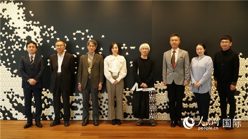 主辦方與嘉賓合影。人民網(wǎng) 蔣曉辰攝