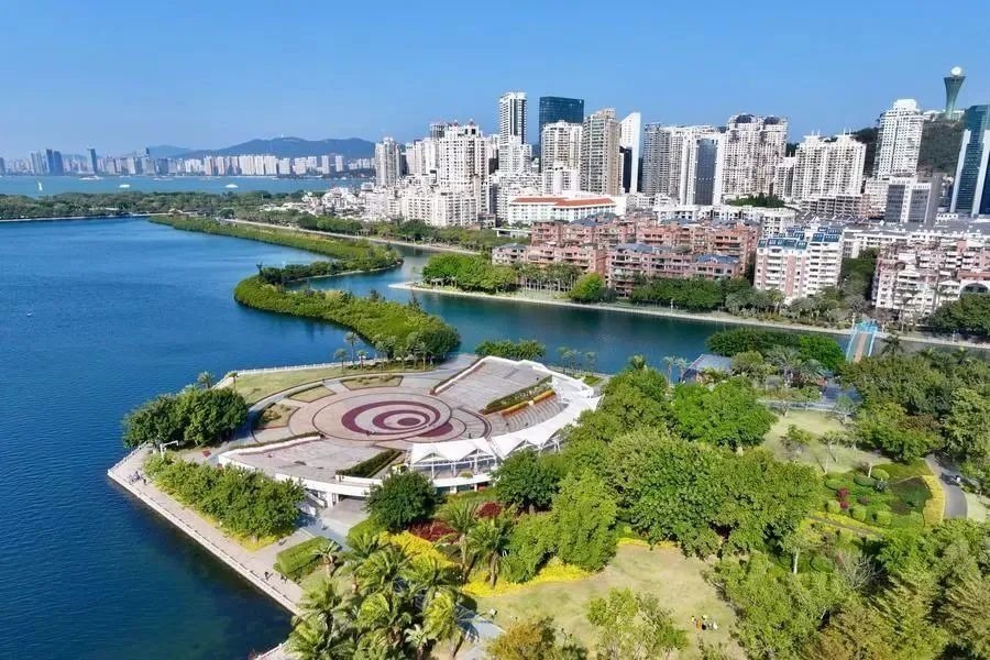 △1月24日，廈門筼筜湖白鷺洲公園及周邊城市景觀。