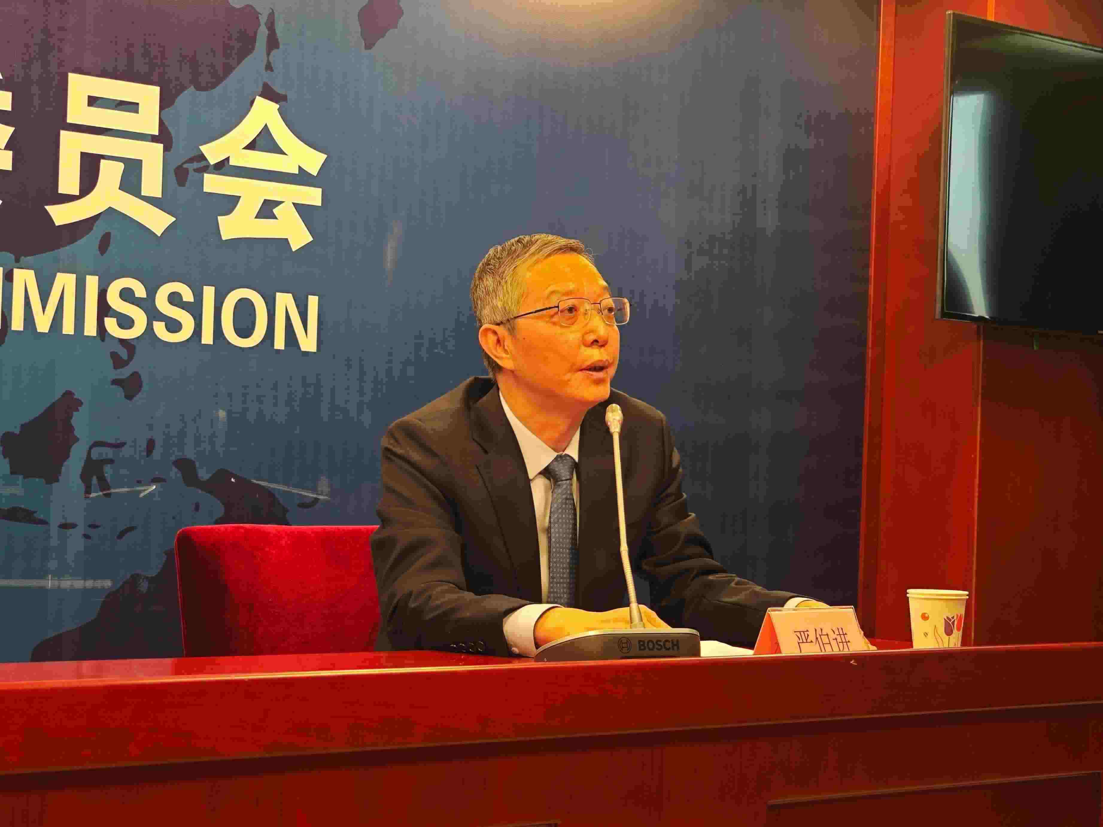 2月23日，嚴伯進在證監(jiān)會例行新聞發(fā)布會現(xiàn)場。 人民網(wǎng) 黃盛 攝