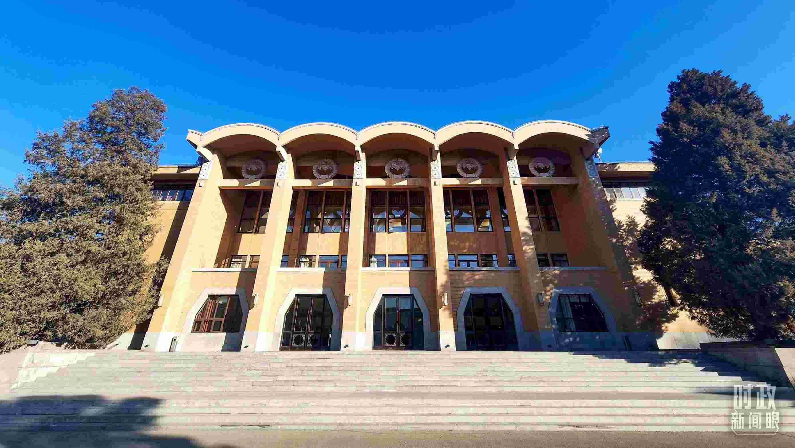 △2024年春季學(xué)期中央黨校（國家行政學(xué)院）中青年干部培訓(xùn)班3月1日上午在中央黨校開班。（總臺央視記者劉琦拍攝）