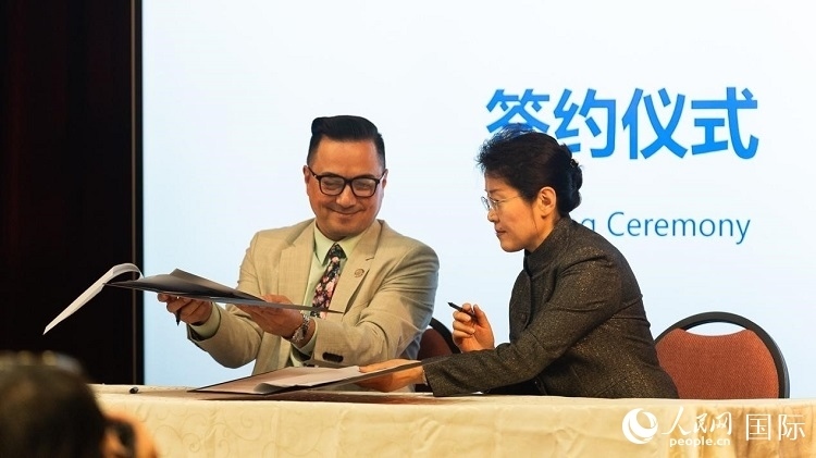 山東省圖書(shū)館與舊金山公共圖書(shū)館簽署合作協(xié)議。