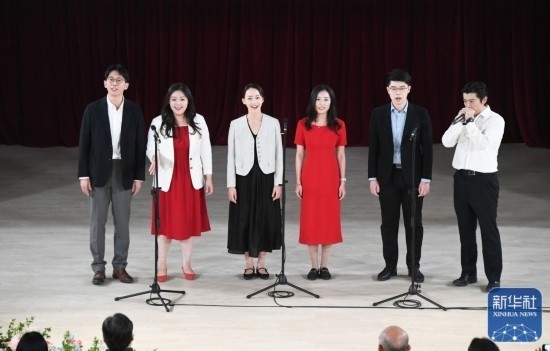 3月21日，國家開發(fā)銀行阿卡貝拉合唱團在音樂會上演出。新華社記者 任超 攝