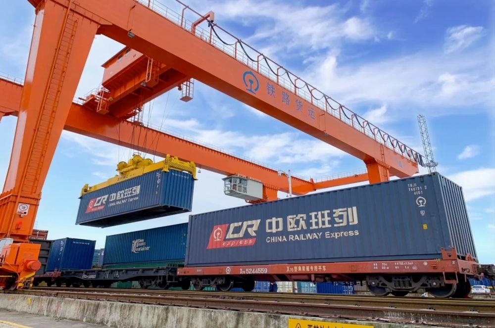 △2022年4月29日，在安徽合肥北站物流基地集裝箱作業(yè)區(qū)，準備發(fā)運的中歐班列集裝箱。