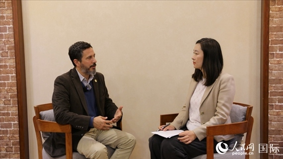 阿根廷布宜諾斯艾利斯大學(xué)阿根廷—中國研究中心主任、阿根廷知名漢學(xué)家畢嘉宏（Ignacio Villagran）接受人民網(wǎng)記者專訪。人民網(wǎng)記者 周雨攝