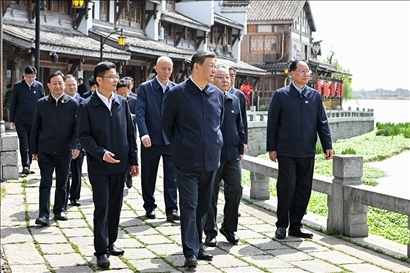 △2024年3月18日至21日，習(xí)近平總書記在湖南考察。這是19日上午，總書記在常德河街考察。