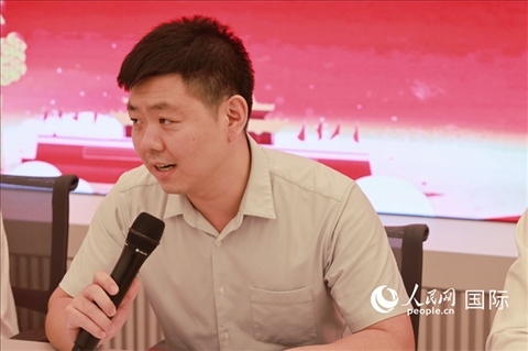 中國駐里約總領館領僑處處長齊冀在座談會上致辭。人民網(wǎng)記者 陳海琪攝