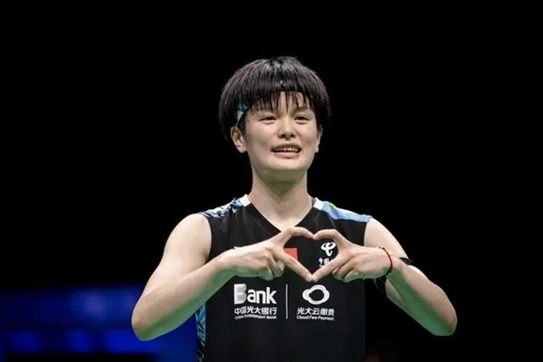 4月14日，王祉怡在奪冠后慶祝。新華社記者 江漢攝