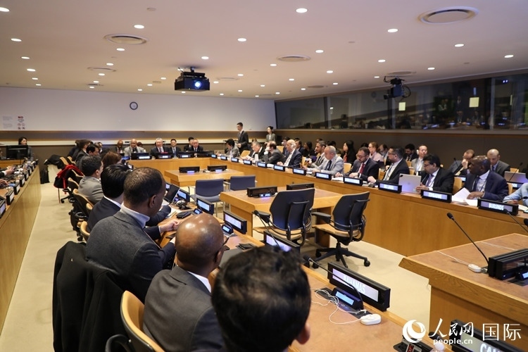 40多國常駐代表、副代表以及聯(lián)合國工發(fā)組織、糧農(nóng)組織、區(qū)域經(jīng)委會、南南合作辦公室等聯(lián)合國機(jī)構(gòu)官員等100多人參加全球發(fā)展倡議之友小組高級別會議。 人民網(wǎng)記者 李志偉攝