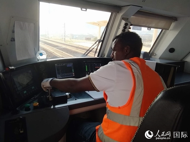 火車司機(jī)索博卡。人民網(wǎng)記者 黃培昭攝