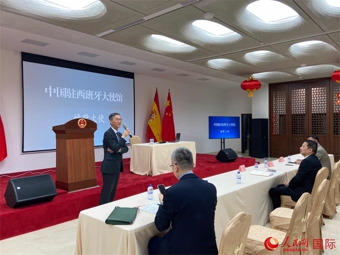 中國駐西班牙大使姚敬在僑界法治講座上致辭。人民網(wǎng)記者 范劍青攝