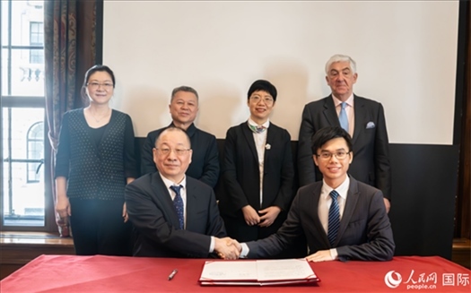 活動簽約現(xiàn)場。實習生 劉船攝