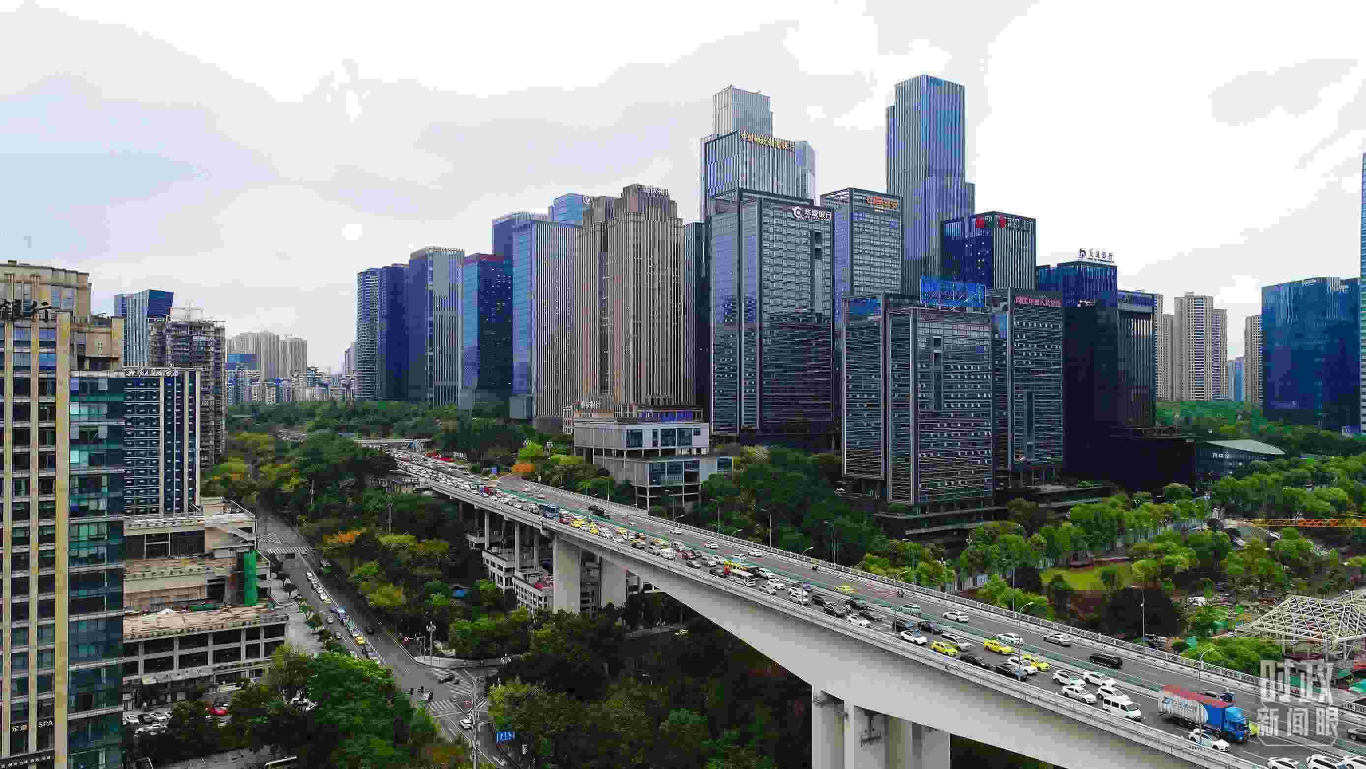 △重慶市數(shù)字化城市運行和治理中心。（總臺記者于濱拍攝）