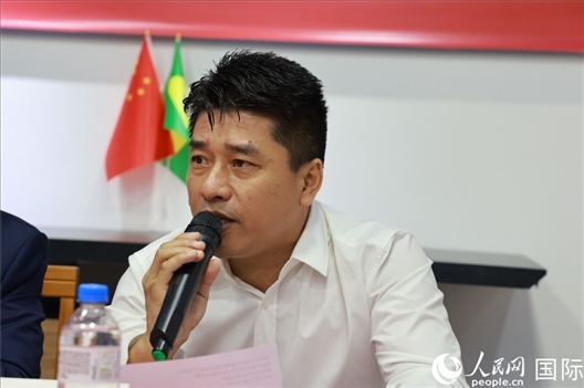 巴西中國浙江商會會長鄭俠茂在座談會上致辭。人民網(wǎng)記者 陳海琪攝