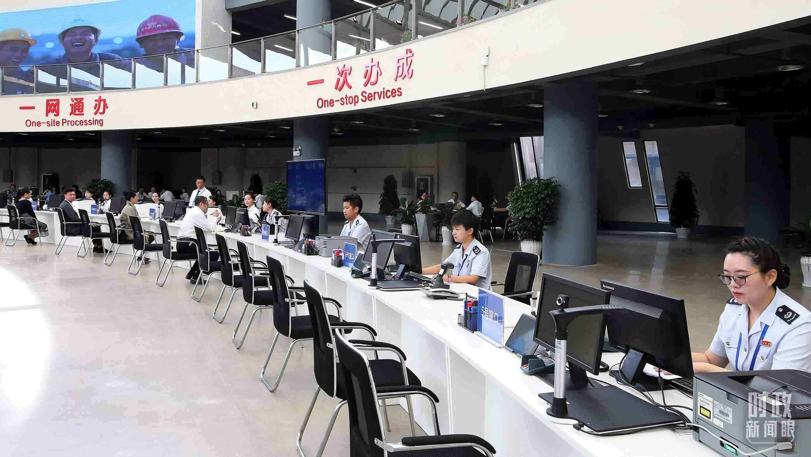 △中國（云南）自由貿(mào)易試驗區(qū)昆明片區(qū)綜合服務(wù)中心。（圖/視覺中國）