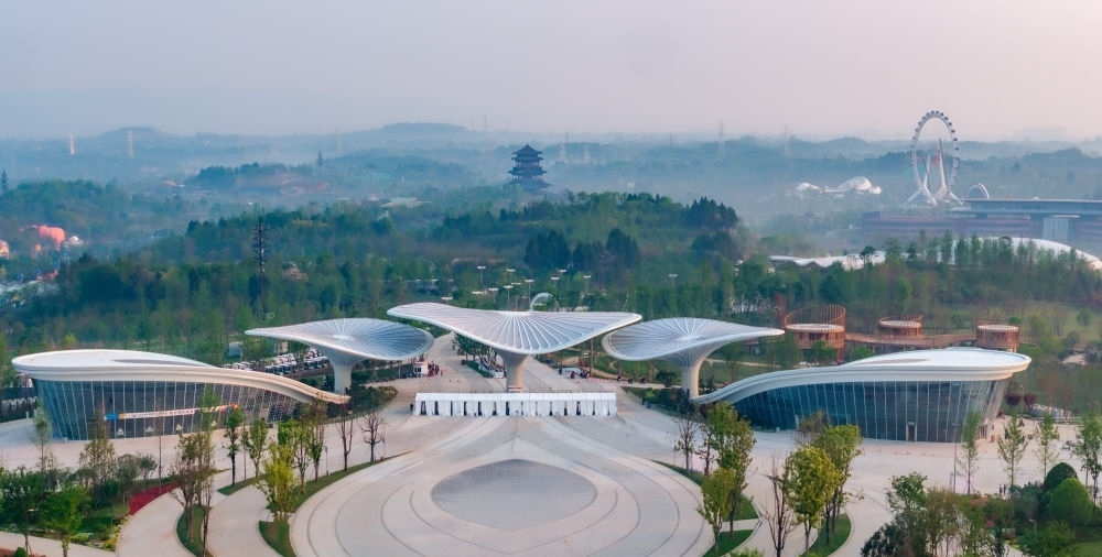 這是成都世園會(huì)主會(huì)場入口（無人機(jī)照片，2024年4月14日攝）。新華社記者 江宏景 攝