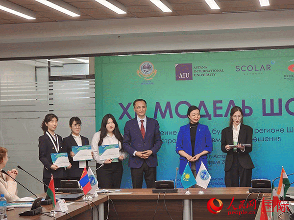 中國代表榮獲“最佳代表”獎。人民網(wǎng)記者 李強攝