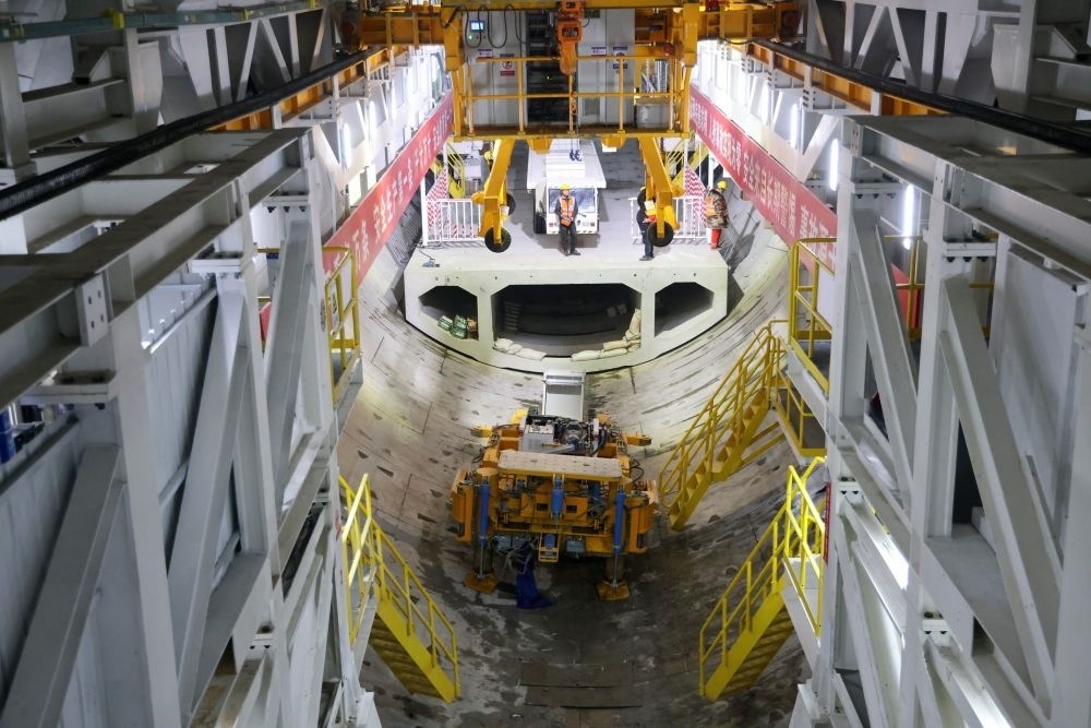 2024年2月16日，中鐵十四局集團(tuán)的建設(shè)者在京唐城際鐵路運(yùn)潮減河隧道施工。新華社記者 邢廣利 攝