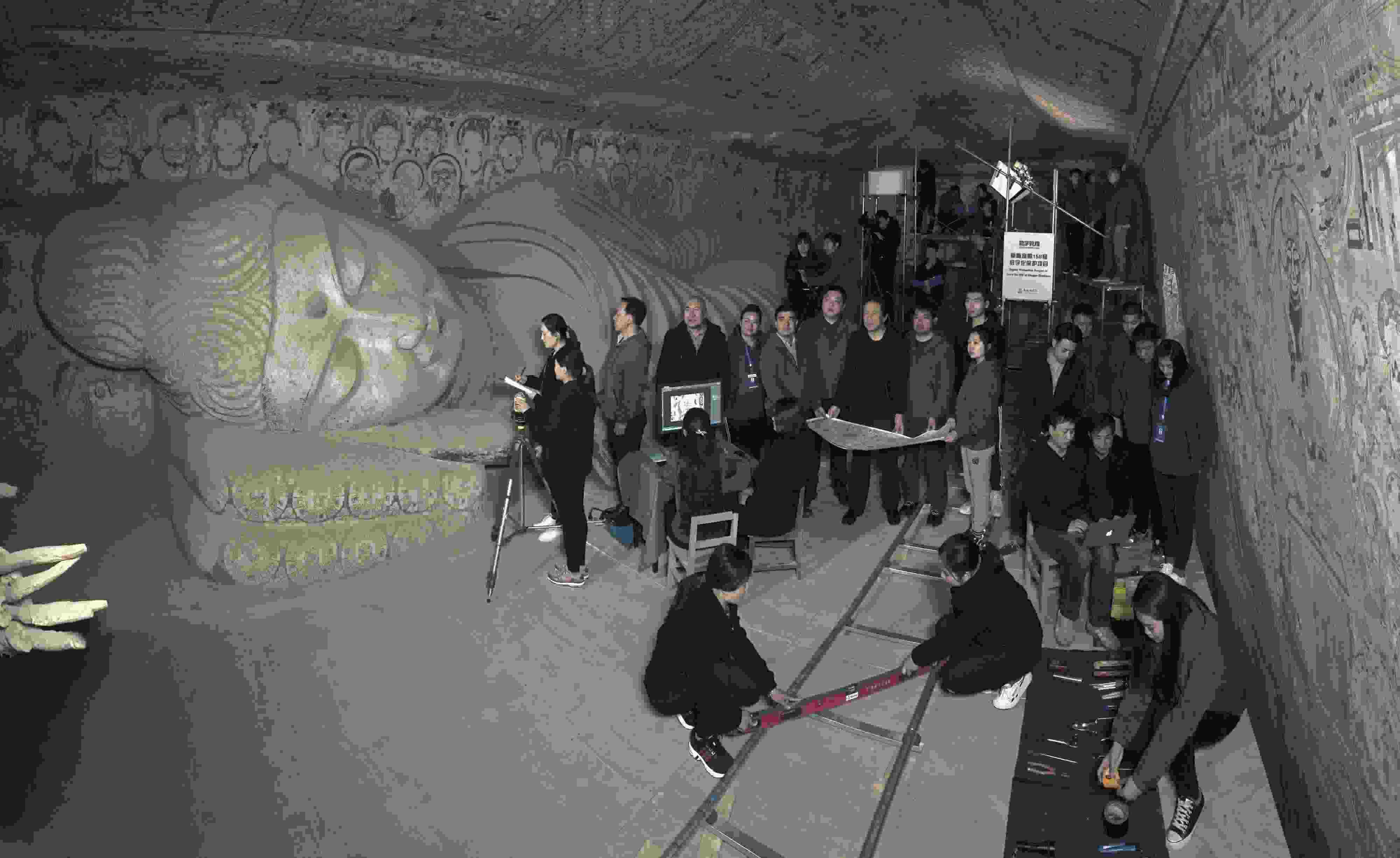 敦煌研究院文物數(shù)字化團隊在莫高窟第158窟工作現(xiàn)場。敦煌研究院供圖