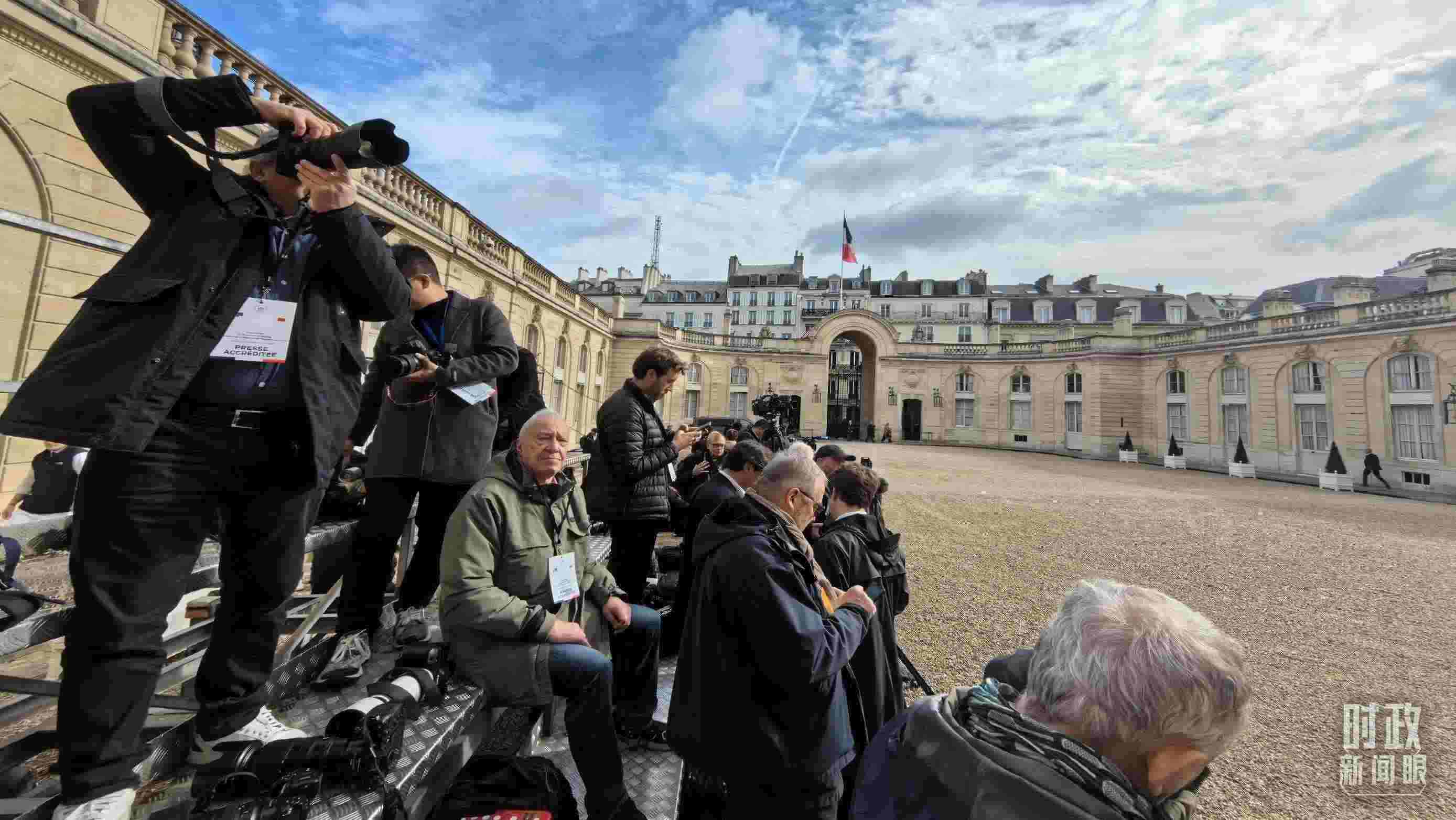 △媒體記者密切關(guān)注當(dāng)天活動。（總臺央視記者陸泓宇拍攝）