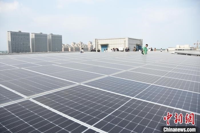 圖為中原人工智能計算中心的光伏項目。王宇攝
