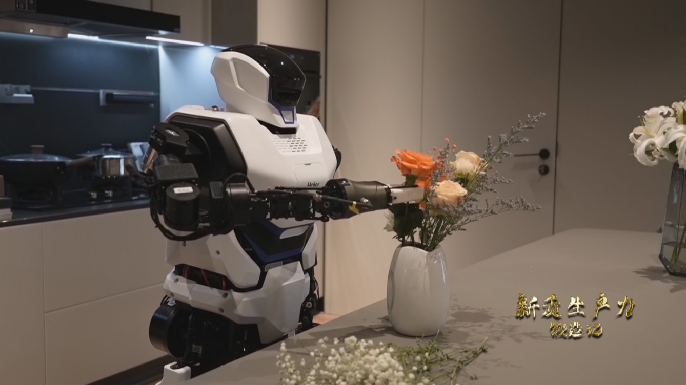 人形機(jī)器人插花。