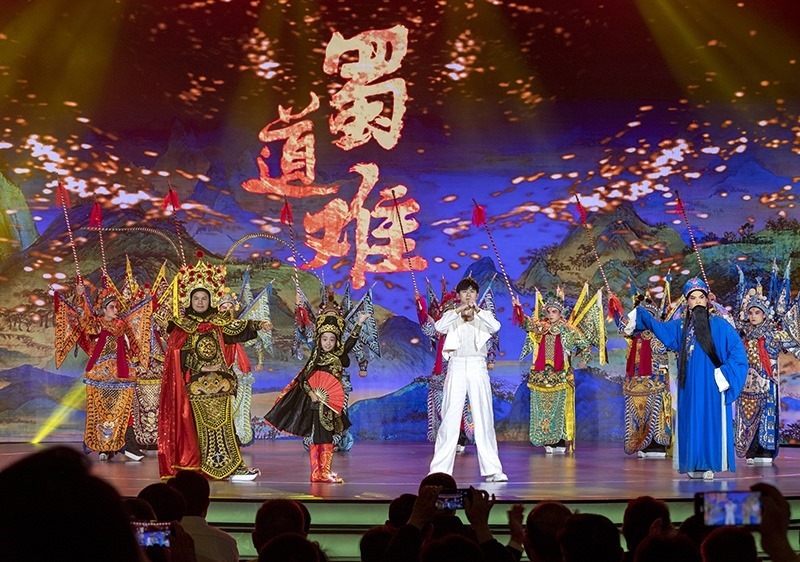 2023年10月13日，成都，“把青春華章寫在祖國大地上”大思政課網(wǎng)絡主題宣傳和互動引導活動在四川大學舉行。